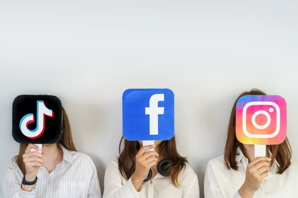 REDES SOCIALES